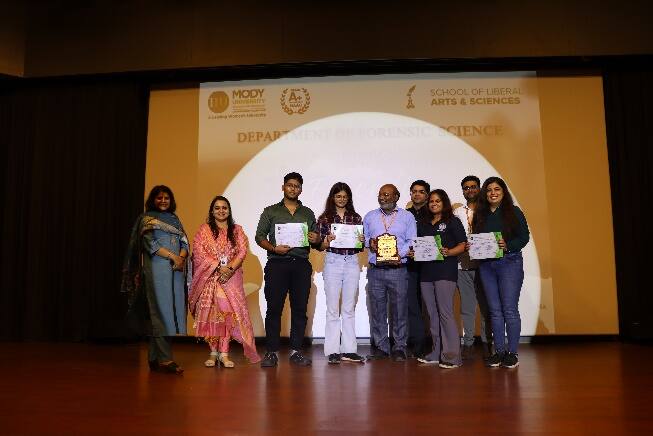 Prize presentation to a winning team